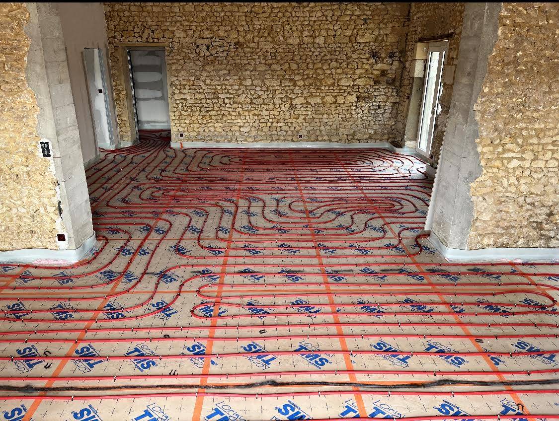 Pourquoi faire installer un plancher chauffant par un plombier chauffagiste RGE à Saintes en Charente Maritime 17