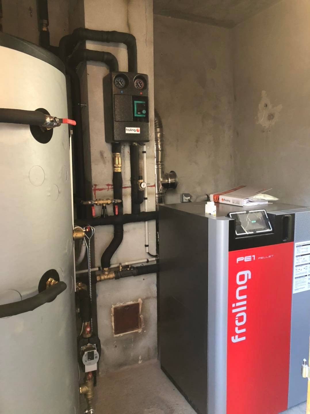 Plombier chauffagiste RGE Blaye pour installation de chaudière à granulés avec silo