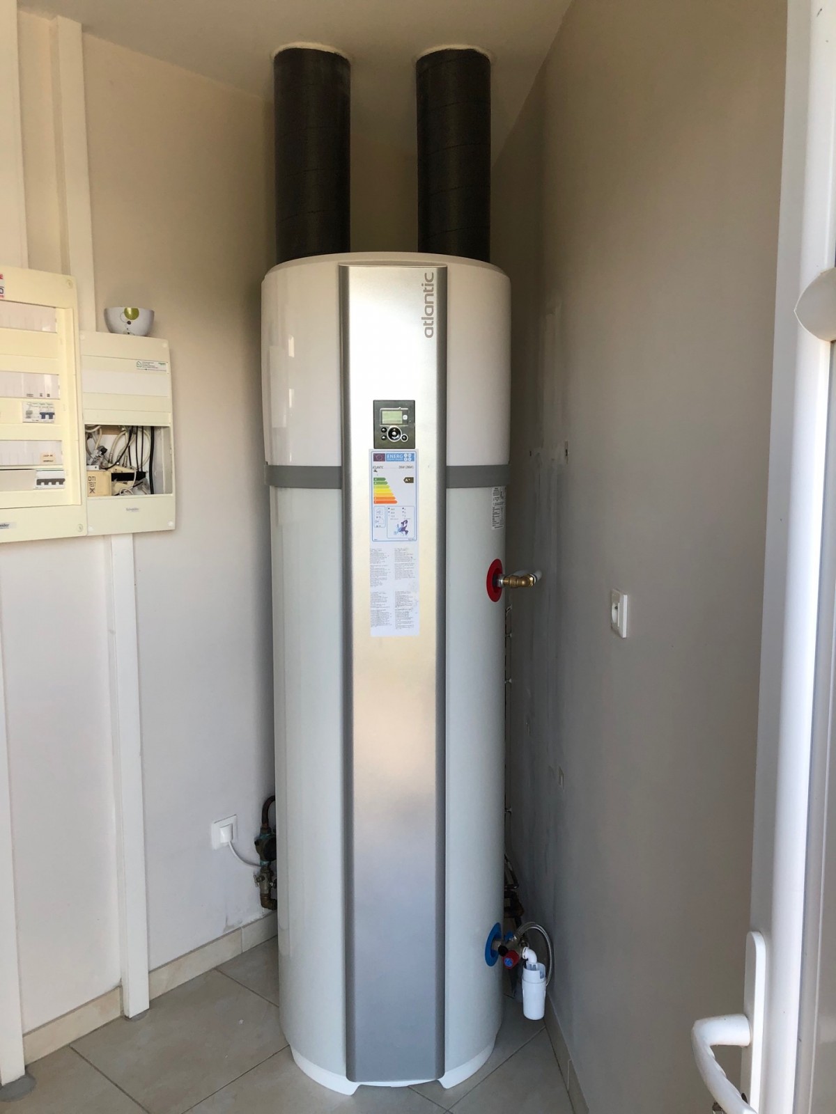 L’entreprise Bertin plomberie chauffage à installer un chauffe-eau thermodynamique en Charente - maritime