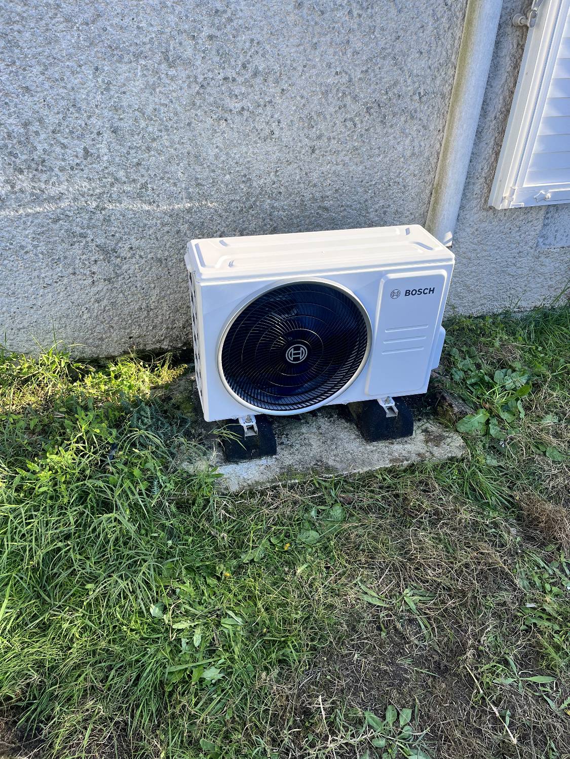 Installation de climatisation réversible avec pompe à chaleur à Mirambeau : entreprise RGE pour pose de PAC air-air et PAC air-eau DAIKIN et ATLANTIC