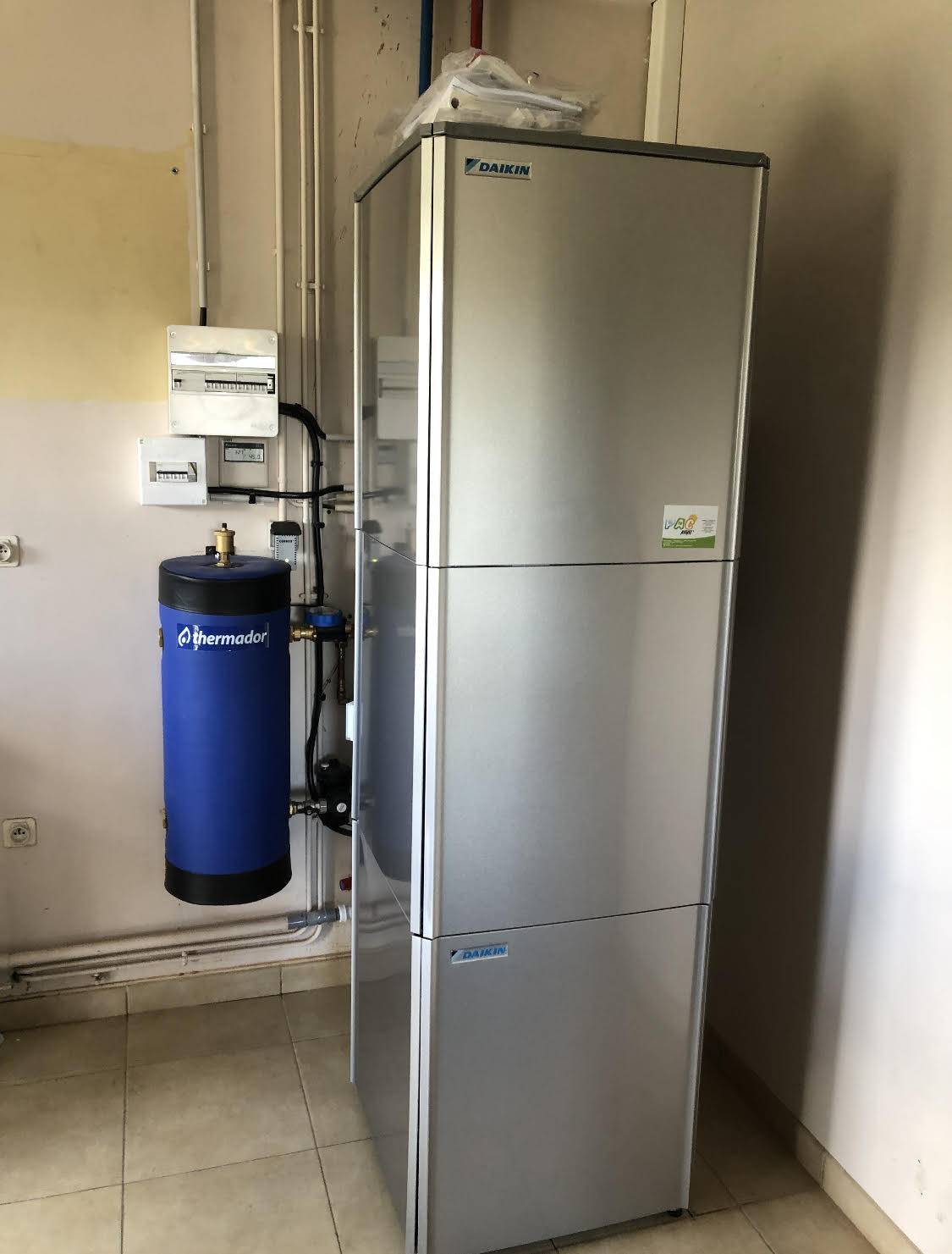 plombier professionnel certifié RGE pour la mise en place d'une pompe à chaleur dans un logement à Coutras