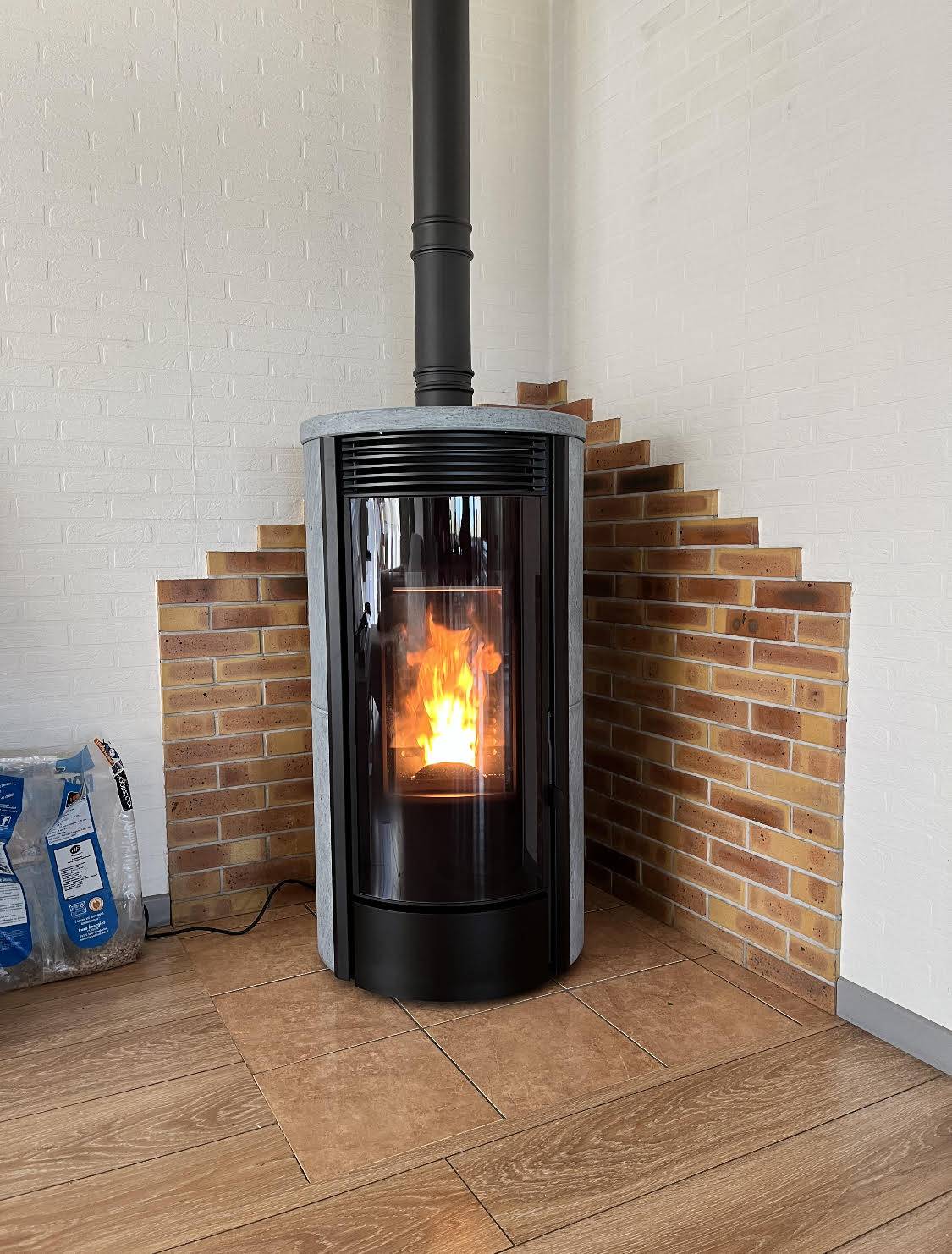 Installation et entretien d'un poêle à granulés de bois par un plombier RGE sur Reignac et ses environs