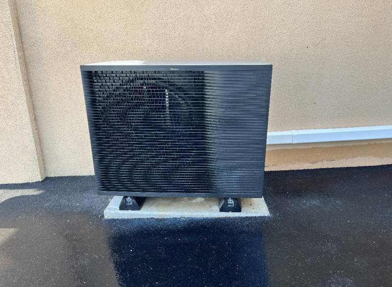 Devis pose de pompe à chaleur par un plombier professionnel RGE à côté de Saintes en Charente Maritime