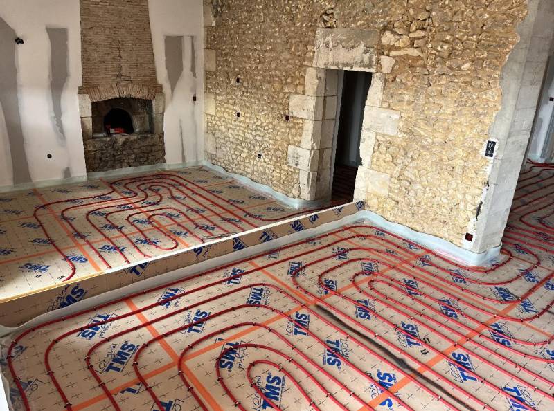 Devis pose de plancher chauffant hydraulique par un plombier RGE vers saintes 17