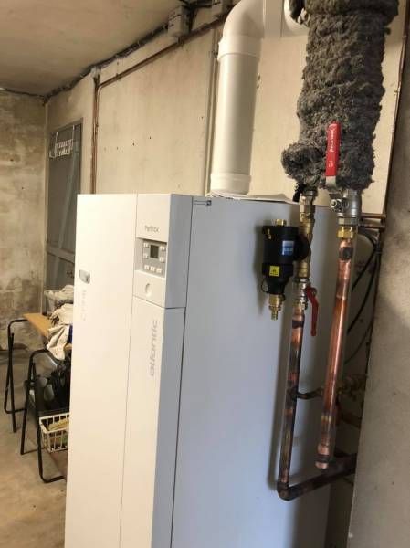 Trouver un plombier spécialisé en installation de chaudière à condensation avec production d'eau chaude Montendre proche Charente Maritime