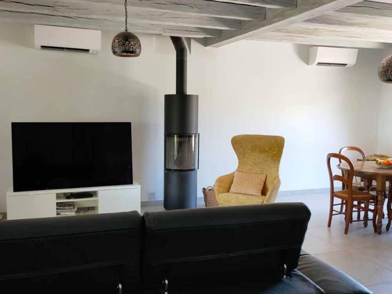 Installation d'une pompe à chaleur air/air Daikin avec deux splits à l'intérieur d'une maison Saint Savin de Blaye près de Montendre