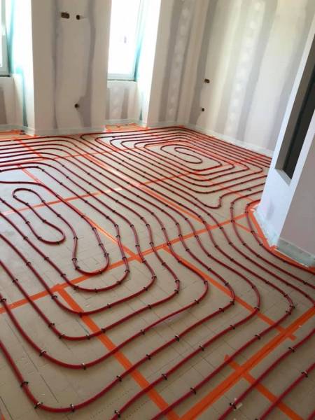 Réalisation d'un plancher chauffant de 300m2 pour une maison individuelle à Clam près de Jonzac