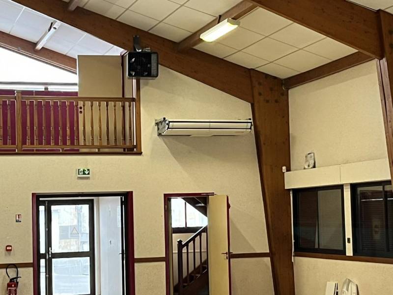 Plombier rge pour installation chauffage réversible avec entretien dans salle des fêtes proche Royan 17