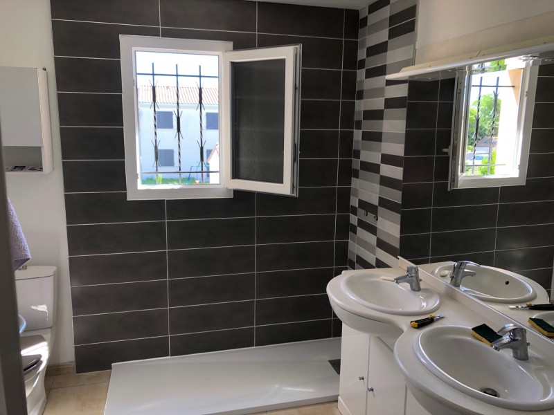 Trouver un plombier carreleur pour rénover une salle de bain de A à Z pas cher Blaye