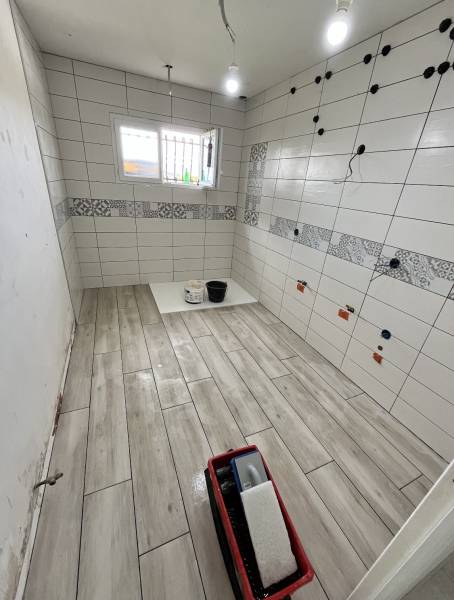 Devis pour faire rénover une salle de bain de 8m2 par un plombier professionnel RGE à La Roche Chalais