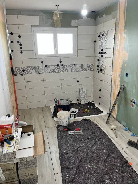 Prix rénovation de salle de bain à La Roche Chalais avec création de douche à l'italienne