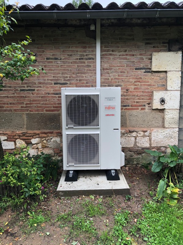 L’entreprise Bertin plomberie chauffage a remplacé une chaudière fioul par une pompe à chaleur en Charente maritime .