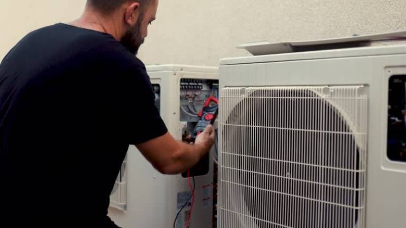 Entretien de pompe à chaleur avant l'été à Pugnac, Blaye et alentours : faites appel à BERTIN PLOMBERIE CHAUFFAGE, votre plombier chauffagiste RGE, et gardez votre maison au frais !