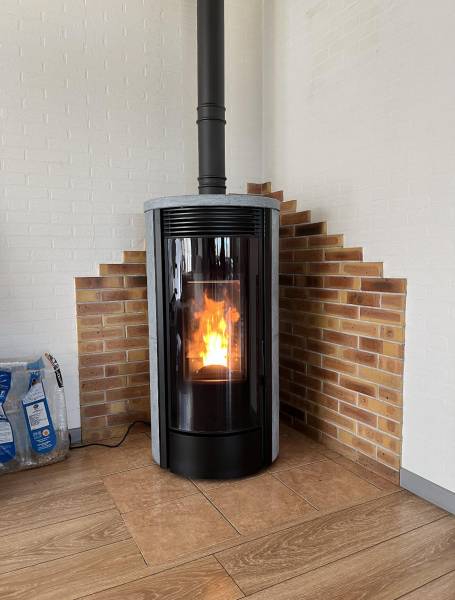 Installation et entretien d'un poêle à granulés de bois par un plombier RGE sur Reignac et ses environs